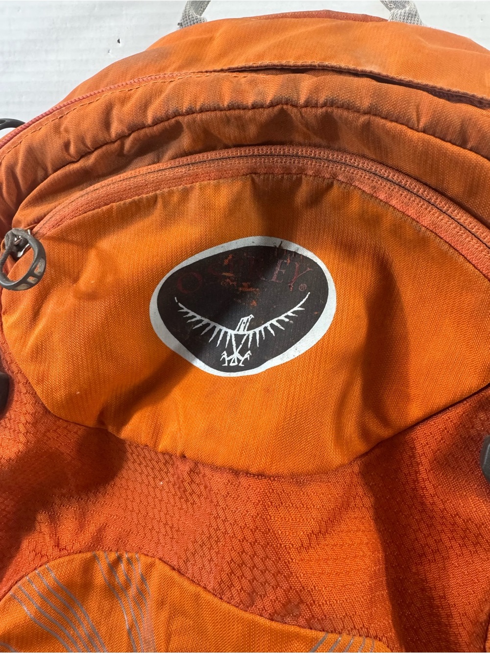 OSPREY stratos 24 hydration Orange Daypack Backpack rain fly - Picture 4 of 10